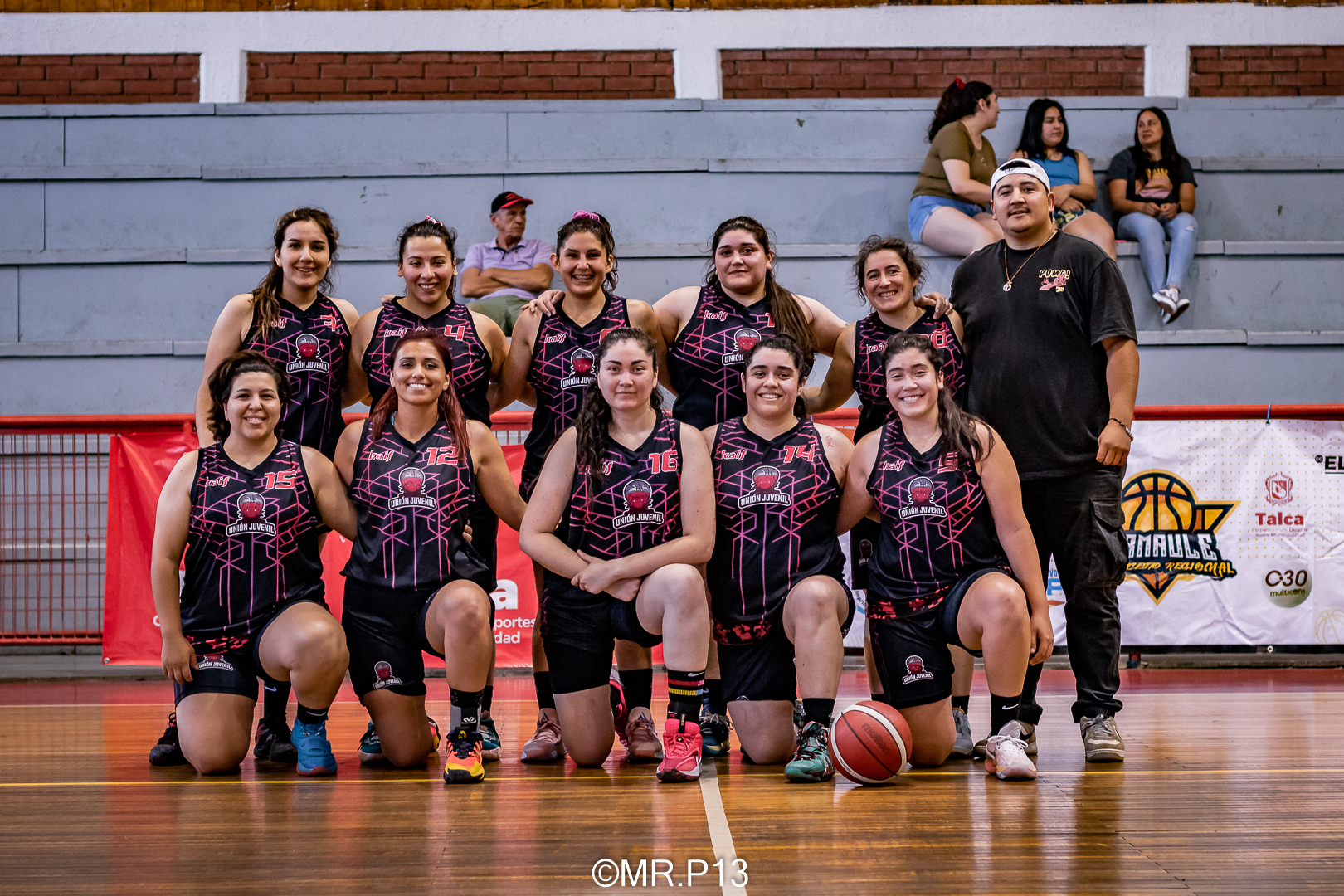 Plantel de Unión Juvenil en cancha